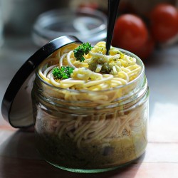 PASTA À L'AIL DES OURS ET COURGETTES